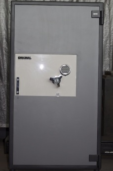 Original Enforcer Extra Wide Home Safe Showroom Model Original Enforcer Extra Wide Home Safe Showroom Model